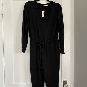 Women’s black jumper
